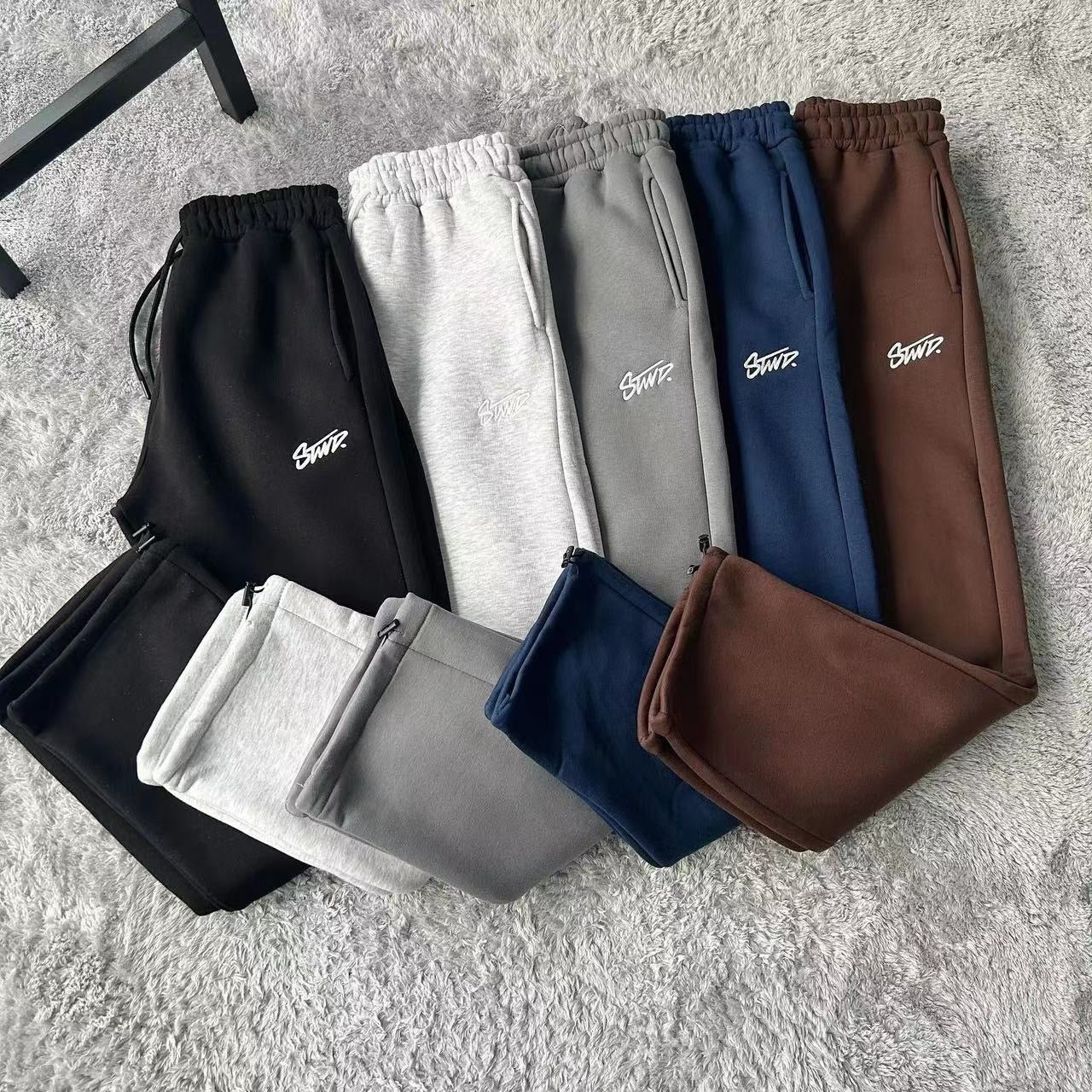 Minimalist Graphic Fleece Sweatpants – Jet Black