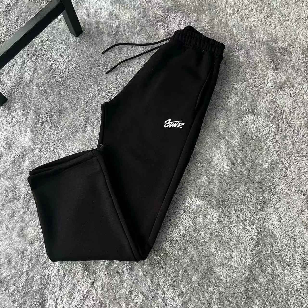 Minimalist Graphic Fleece Sweatpants – Jet Black