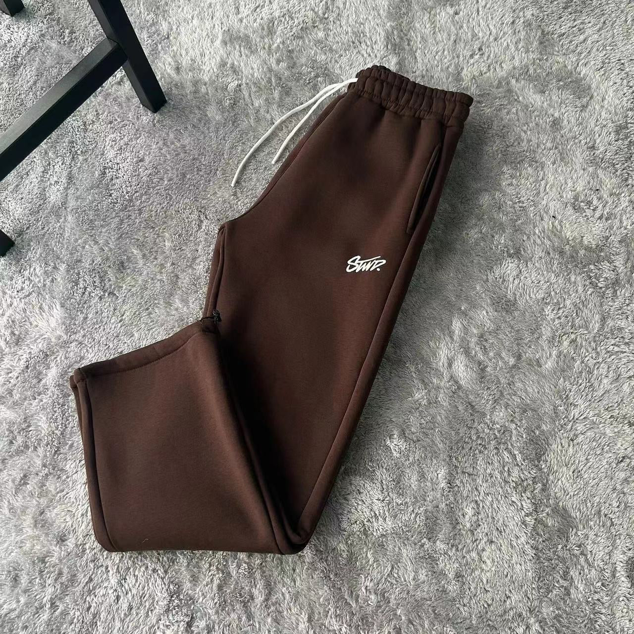 Minimalist Graphic Fleece Sweatpants – Jet Black